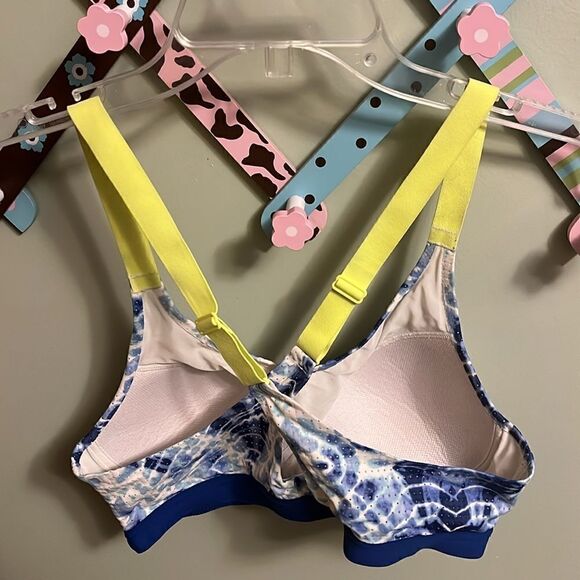 VICTORIA’S SECRET VSX SPORT PADDED VENTILATED SPORT BRA SIZE 34B - Picture 3 of 5